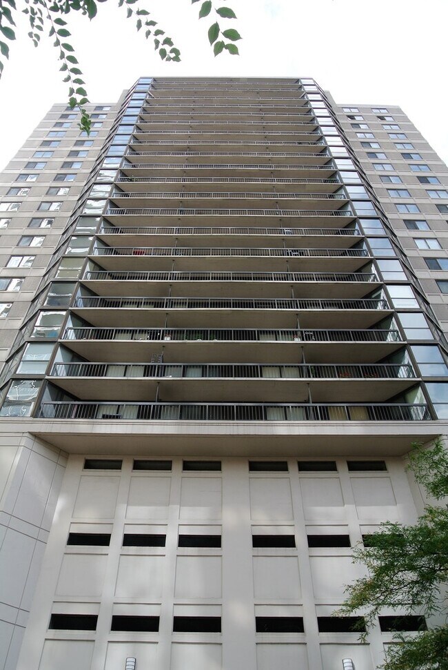 Foto del edificio - 33 W Delaware Pl