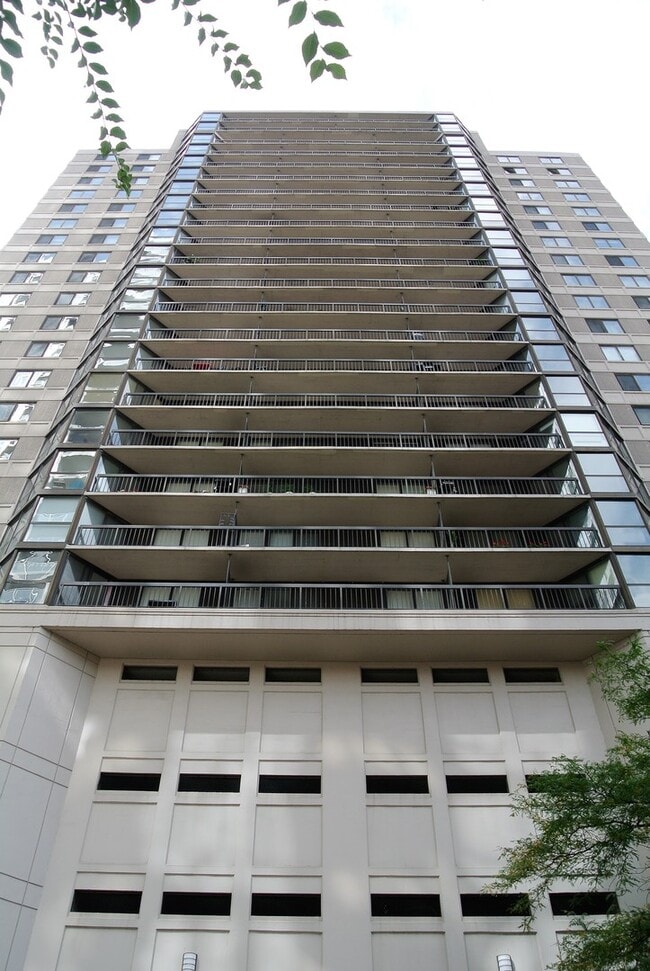 Building Photo - 33 W Delaware Pl
