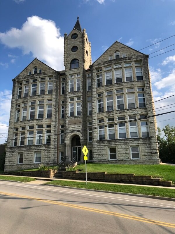 Foto del edificio - 400 McCarthy Rd