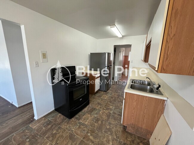 Foto del edificio - 1015 Russet St