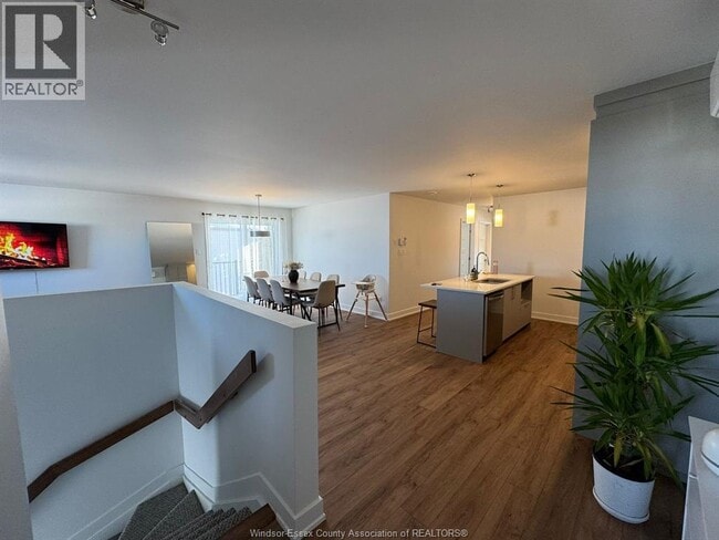 Building Photo - 1352 Diamond St