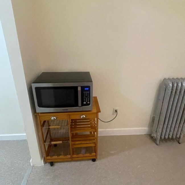 Building Photo - Room available in rooming house - Brockton