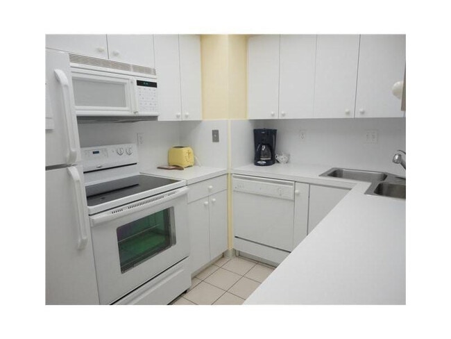 Building Photo - 4010 Galt Ocean Dr