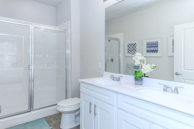 Bath 2022 Shower - The Pointe at Dorset Crossing Apartments