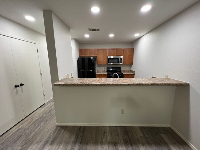 Building Photo - 1409 Poplar St