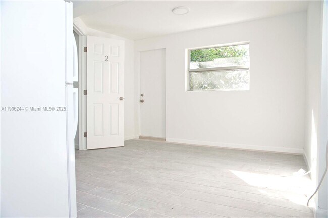 Building Photo - 1323 N Federal Hwy