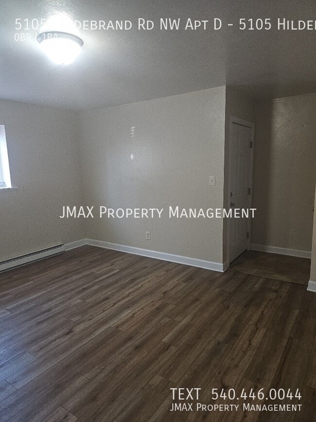 Foto del edificio - 5105 Hildebrand Rd NW