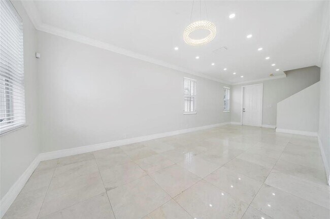 Foto del edificio - 7803 NW 70th Ave