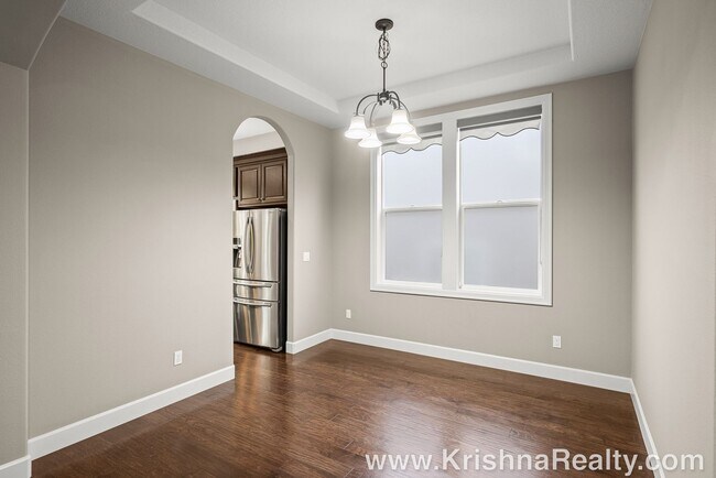 Foto del edificio - Gorgeous 4 BD* 3 BA* + Office/den Single F...