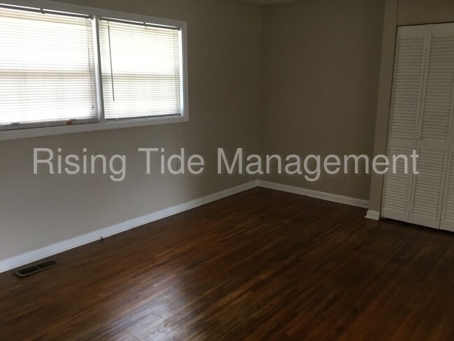 Building Photo - 200 E Haven Dr