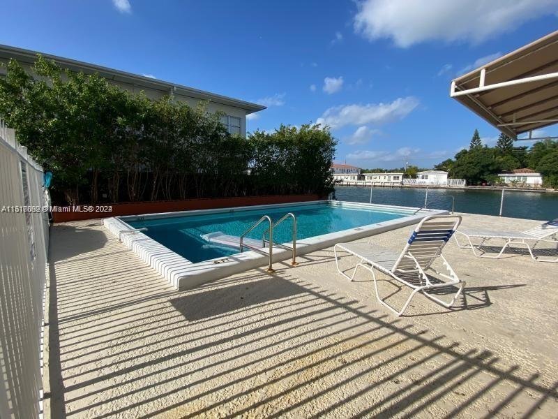 Primary Photo - 7900 Tatum Waterway Drive Apt #414, Miami ...