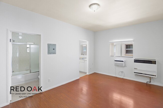 Building Photo - 733 S Coronado St
