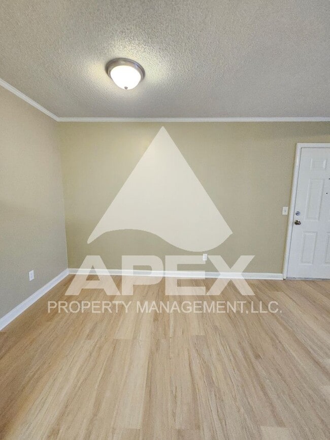 Foto del edificio - MOVE-IN SPECIAL,NO RENT TIL JUNE 1ST! - 3 Bd | 2 Ba 1st Floor Condo in West Knoxville!