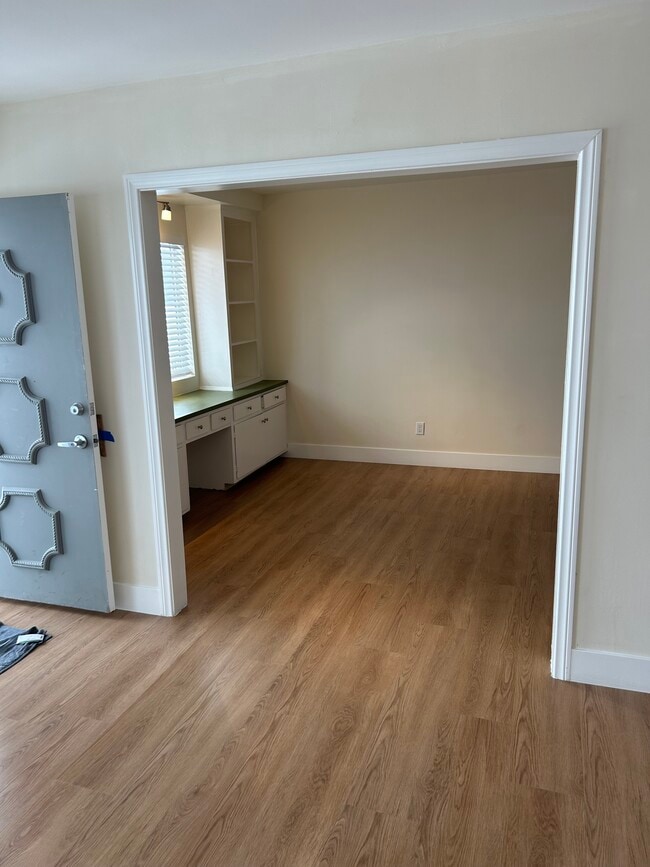 Entrance with living room on the left. - 1137 12th St