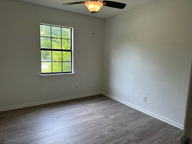 Building Photo - 258 Garden Cir