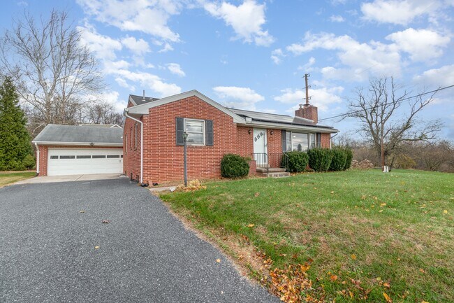 Foto del edificio - 388 Pleasant View Rd