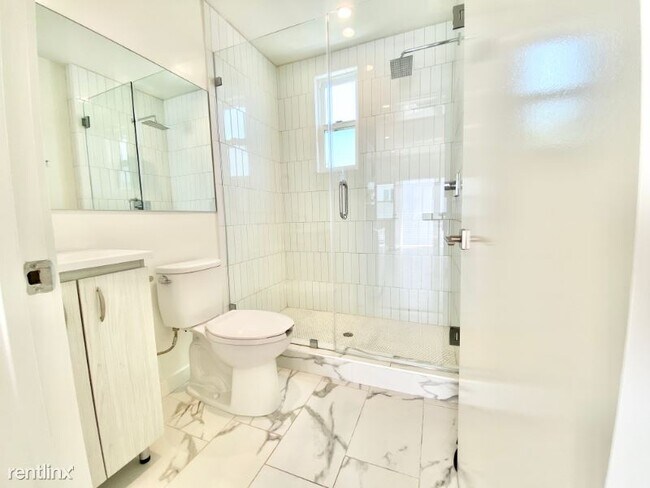 Building Photo - 1 br, 1 bath Apartment - 419 N Coronado St