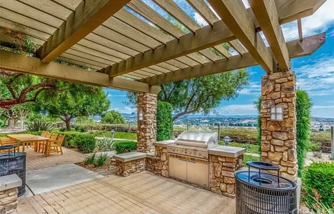 Building Photo - 16 Compass