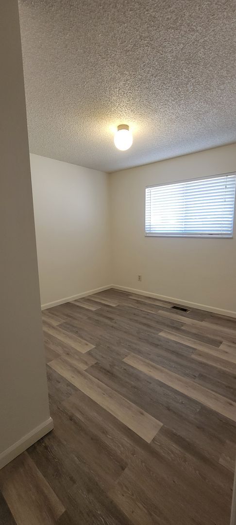 Foto del edificio - 2 bedroom 1 bath with garage ** Move-In Special