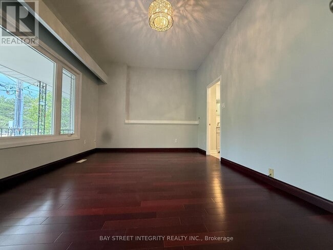 Building Photo - 2 Axsmith Crescent