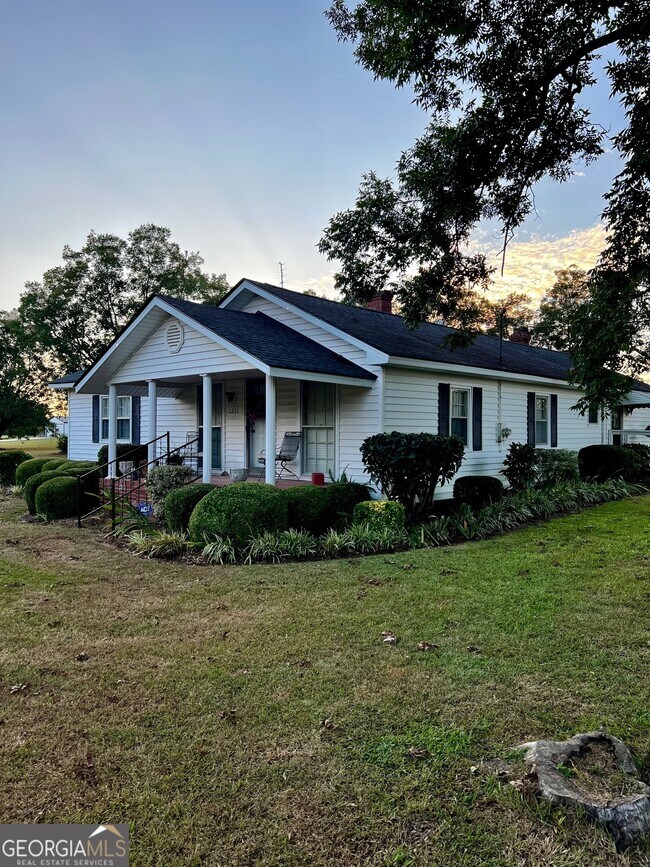 Building Photo - 2251 Rebie Rd