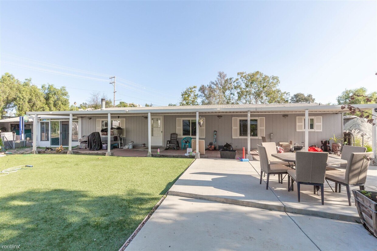 Primary Photo - 3 br, 2 bath House - 25991 Surrey Road