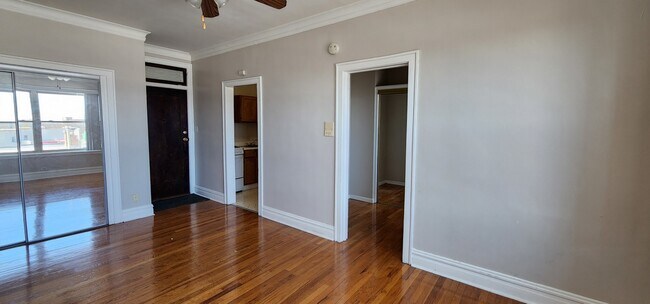 Building Photo - 2209 S 61st Ct
