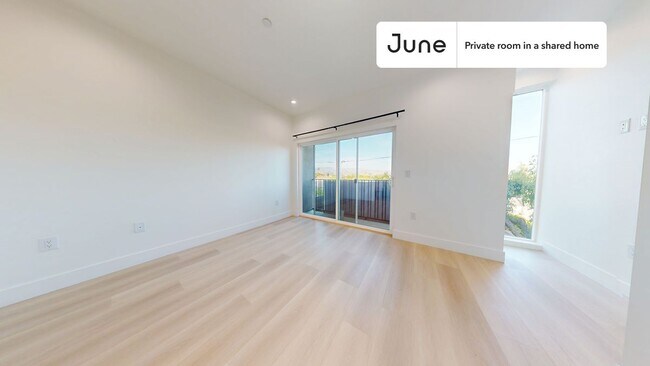 Foto del edificio - Room in Shared 5 bed/4 bath home