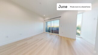 Building Photo - Private bedroom in 5 bed/4 bath Home