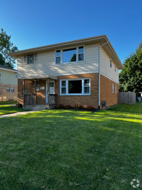 West View Heights Apartments for Rent with Hardwood Floors Milwaukee