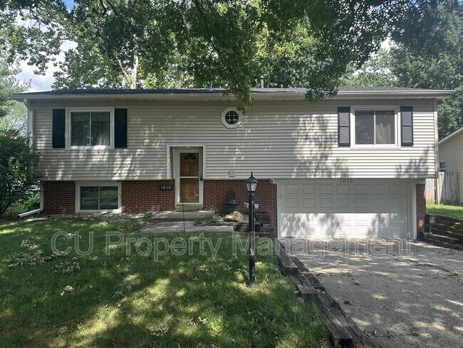 Building Photo - 1010 Hollycrest Dr