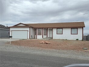 Building Photo - 851 Lone Pine Rd