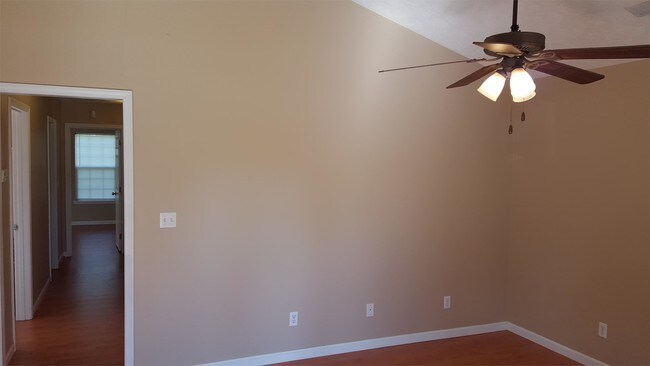Foto del edificio - 7097 Columbia Ave