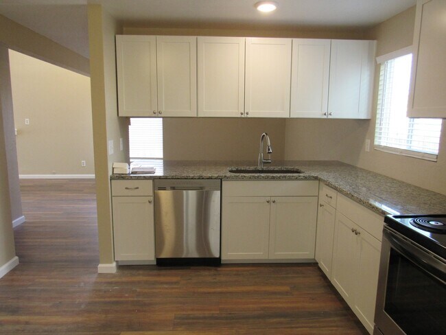 Building Photo - Remodeled Home in Thornton