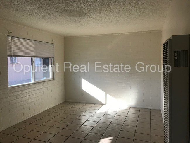 Building Photo - 4329 N Longview Ave