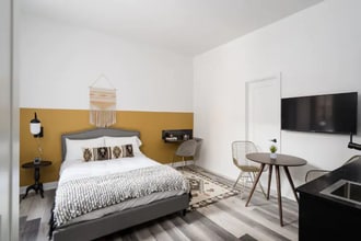 Building Photo - 2020 R. Saint-Denis