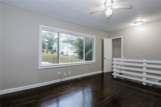 Foto del edificio - 1123 Graymont Dr SW