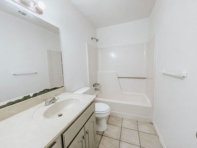 Building Photo - Home For Rent In Texarkana