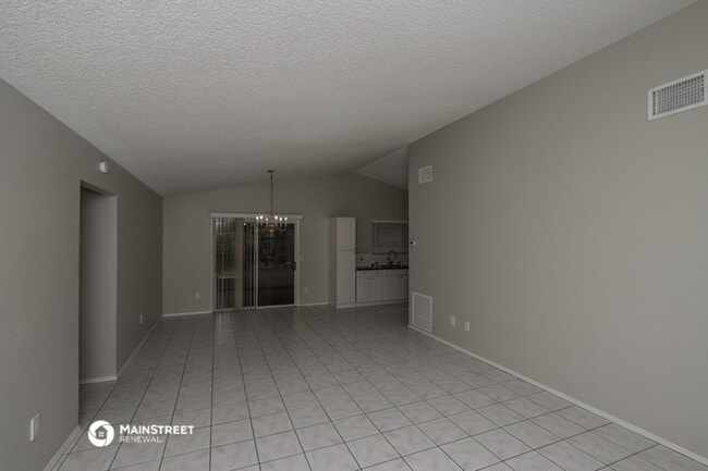 Building Photo - 473 Birch Ave SW