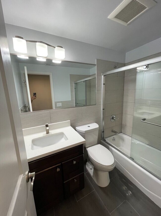 Foto del edificio - 2125 20th Ave