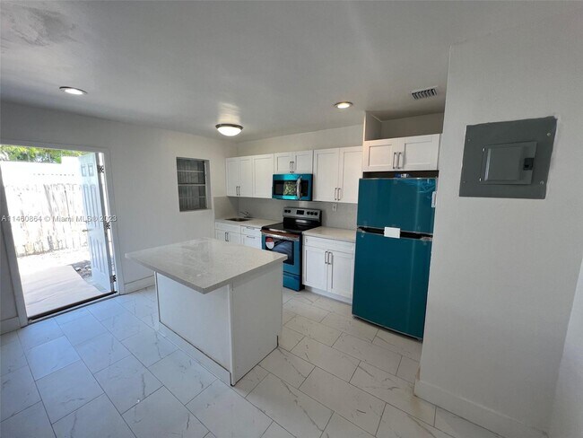 Foto del edificio - 212 SW 22nd St