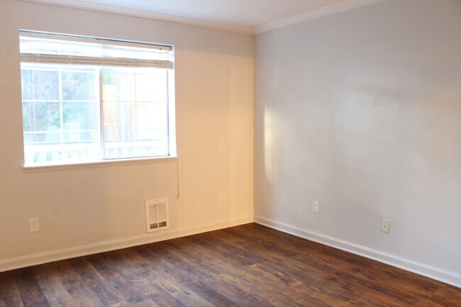 Building Photo - 17124 44th Ave W