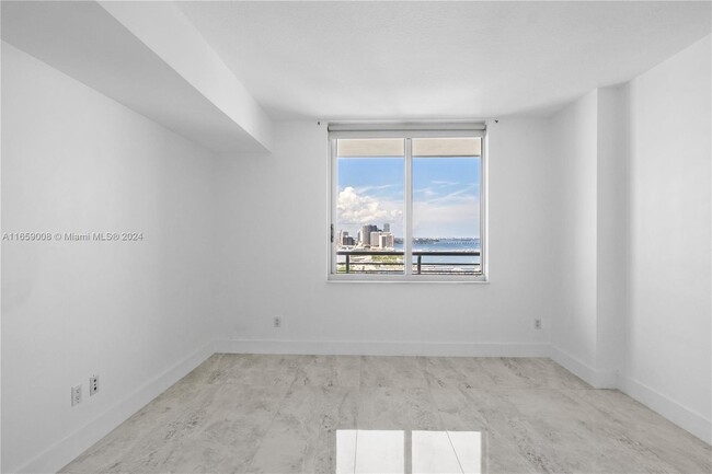 Building Photo - 325 S Biscayne Blvd