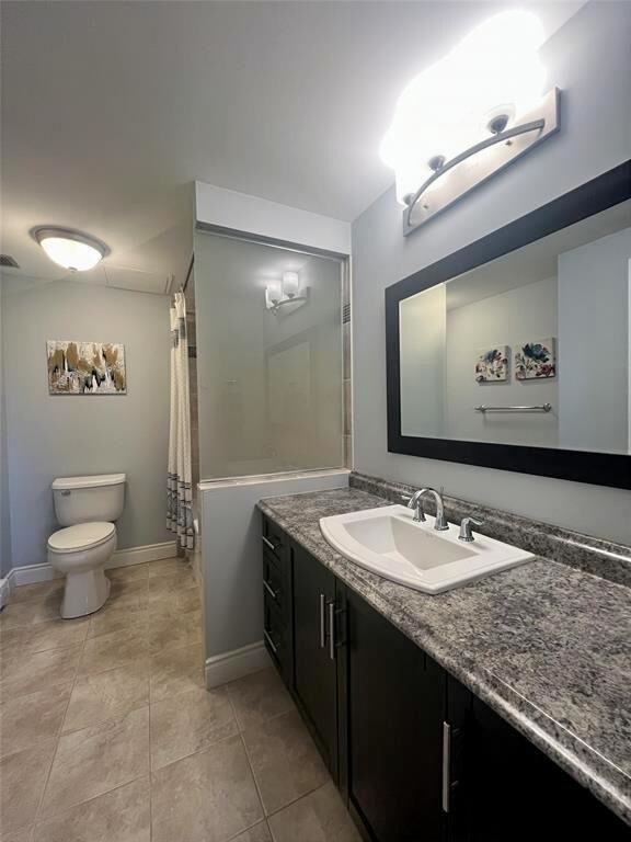 Photo du bâtiment - 100 Elizabeth Av