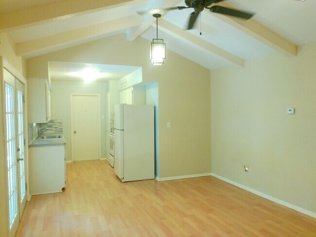 Foto del edificio - 7417 Whisper Wind Dr