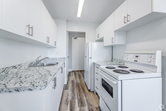 Interior Photo - 200 Roehampton