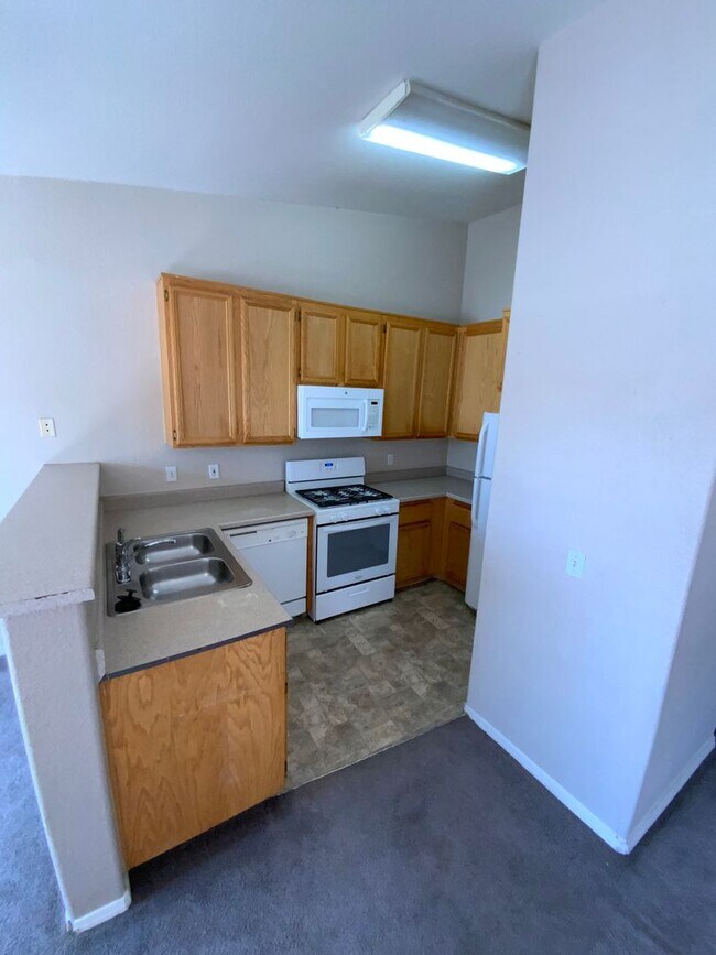 SECTION 8 CONSIDERED! 3 BEDROOM CONDO IN A... House Rental in Las