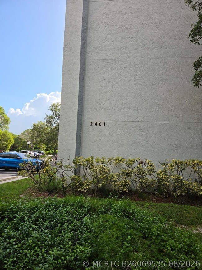 Building Photo - 2401 Riverside Dr