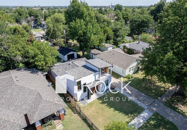 Foto del edificio - Contemporary 2 Bedroom plus Office/Bonus Room with Loft near Uptown and Plaza Districts   ~One Mo...