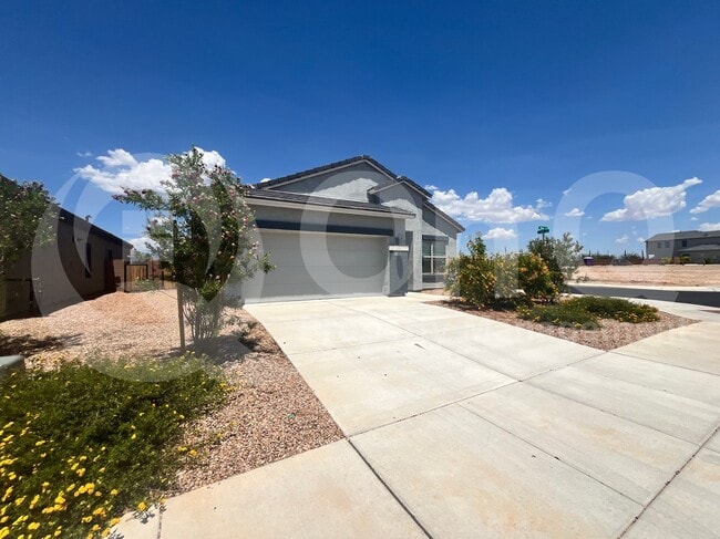 Building Photo - 12885 E Russo Dr
